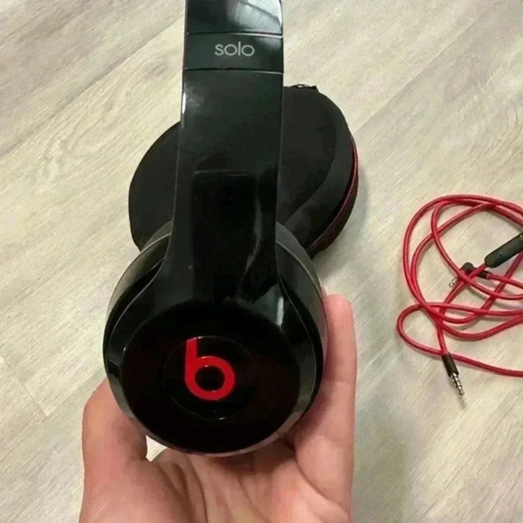 Beats‎ by Dr. Dre Solo On Ear Headphones Siren Red Black - Picture 6 of 11
